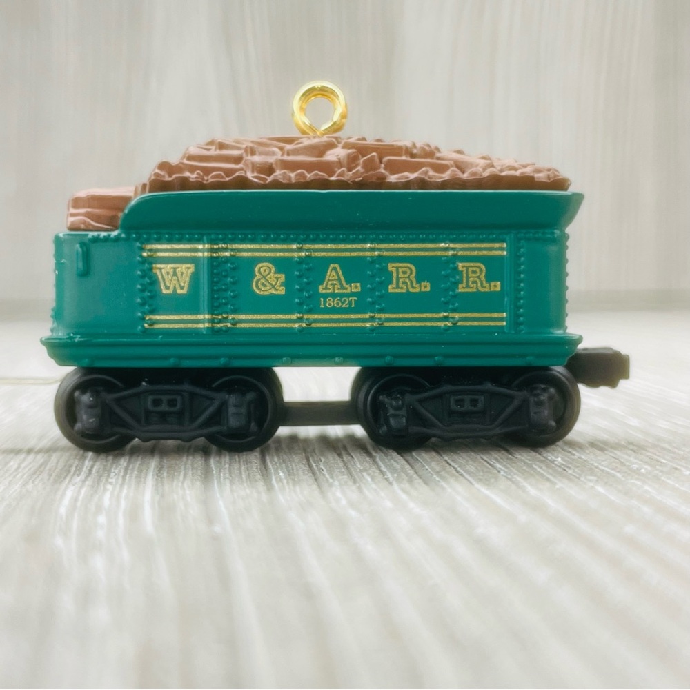 Hallmark QX6834 The Tender Lionel General Steam Locomotive Christmas Ornament